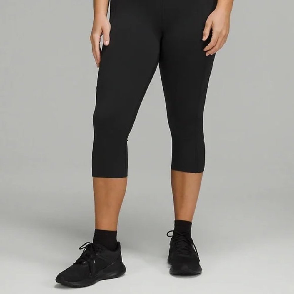 Black Lululemon crops 12 capris